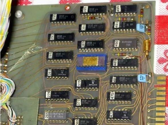 1972年開發的一塊基于Intel 8008的計算機中的印刷電路板。(資源來源：DigiBarn計算機博物館)